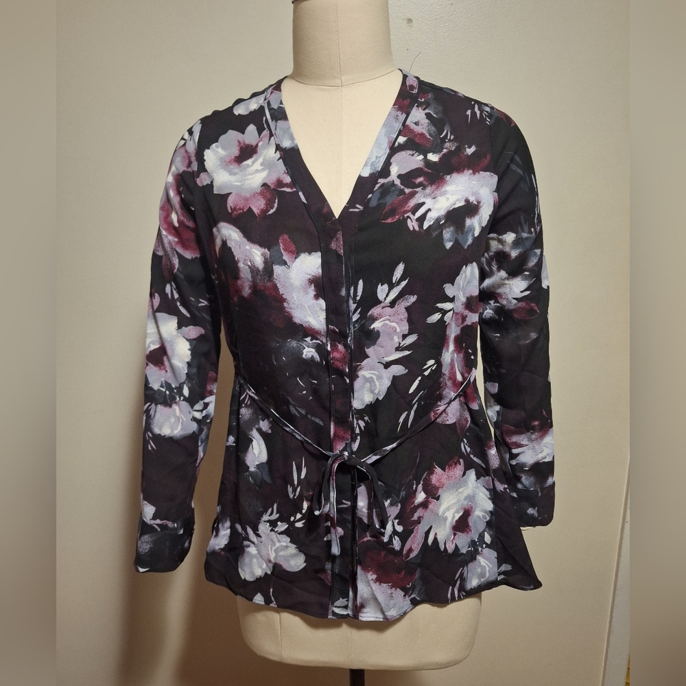 Simply Vera Wang button up Top Romantic Purple Plum Floral Chiffon Gauzy.